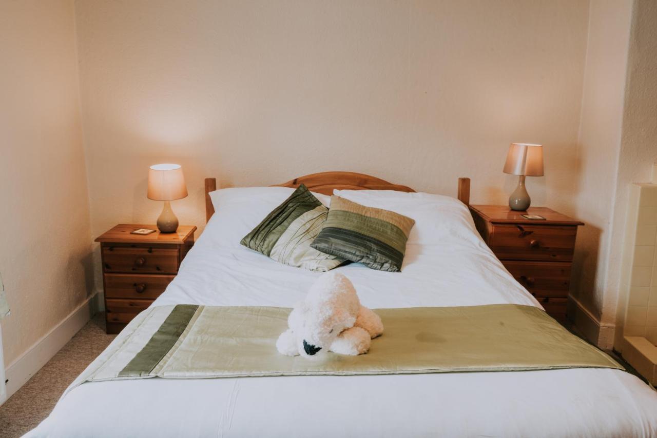데비지스 The White Bear B&B 외부 사진