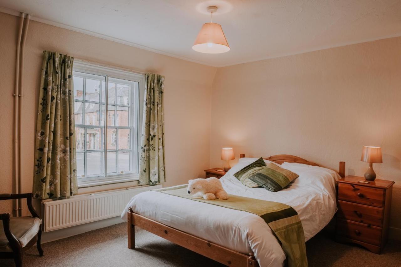 데비지스 The White Bear B&B 외부 사진
