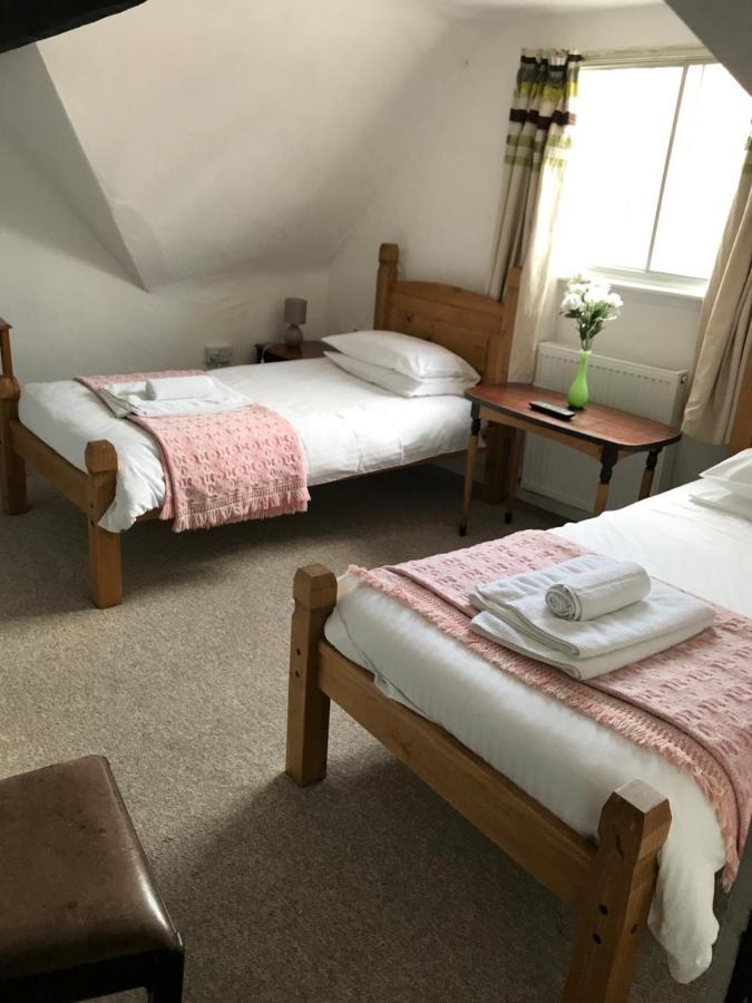 데비지스 The White Bear B&B 외부 사진